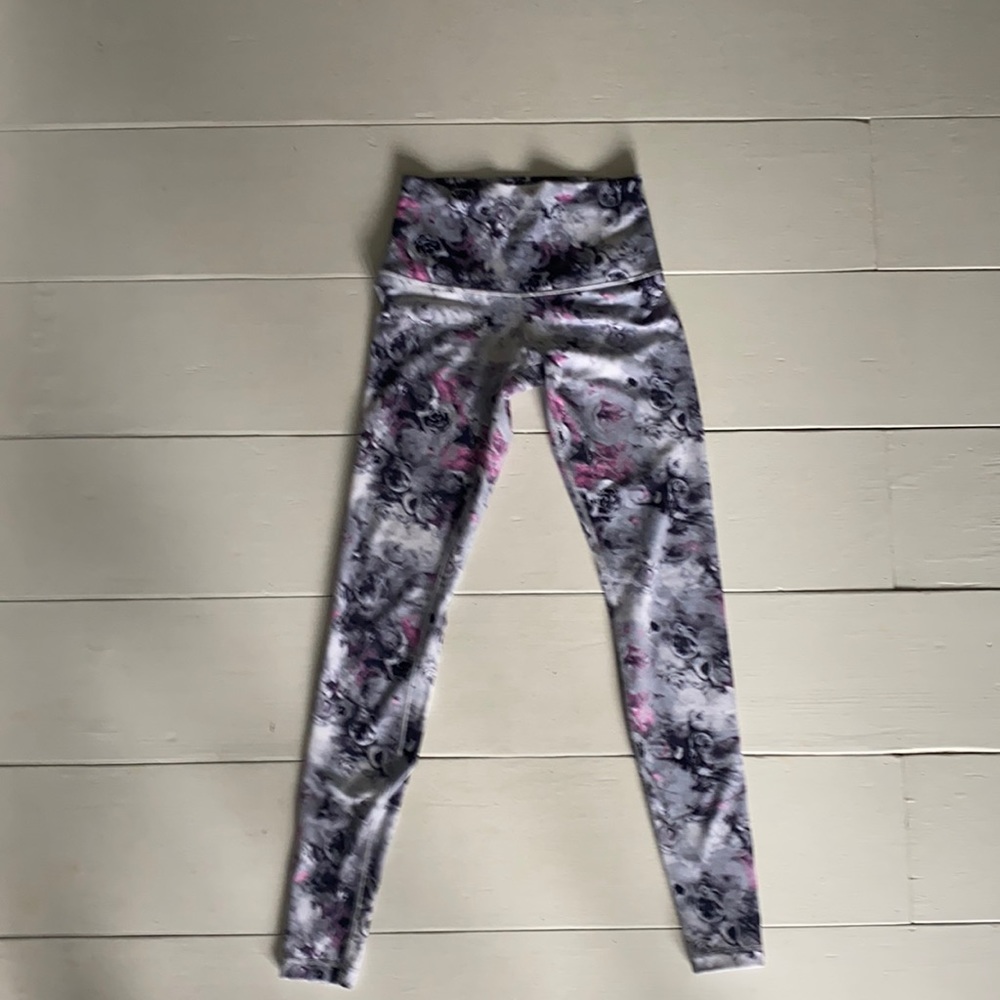 Lululemon size 4